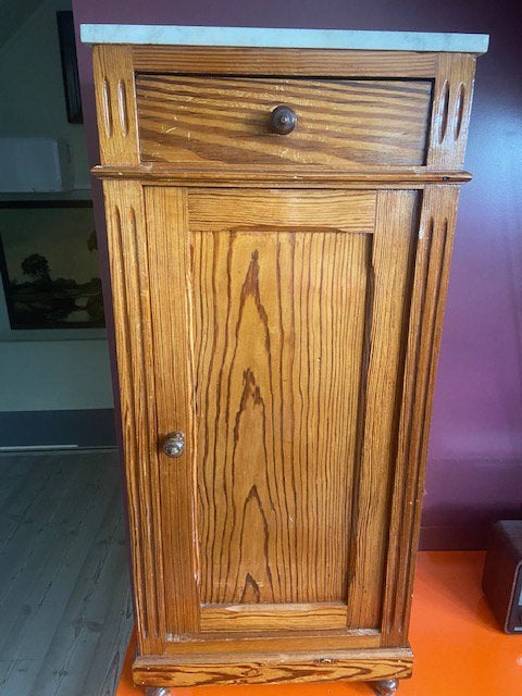 Antiek kastje met marmeren blad, Huis en Inrichting, Ophalen, Gebruikt, Minder dan 45 cm, 70 cm of meer