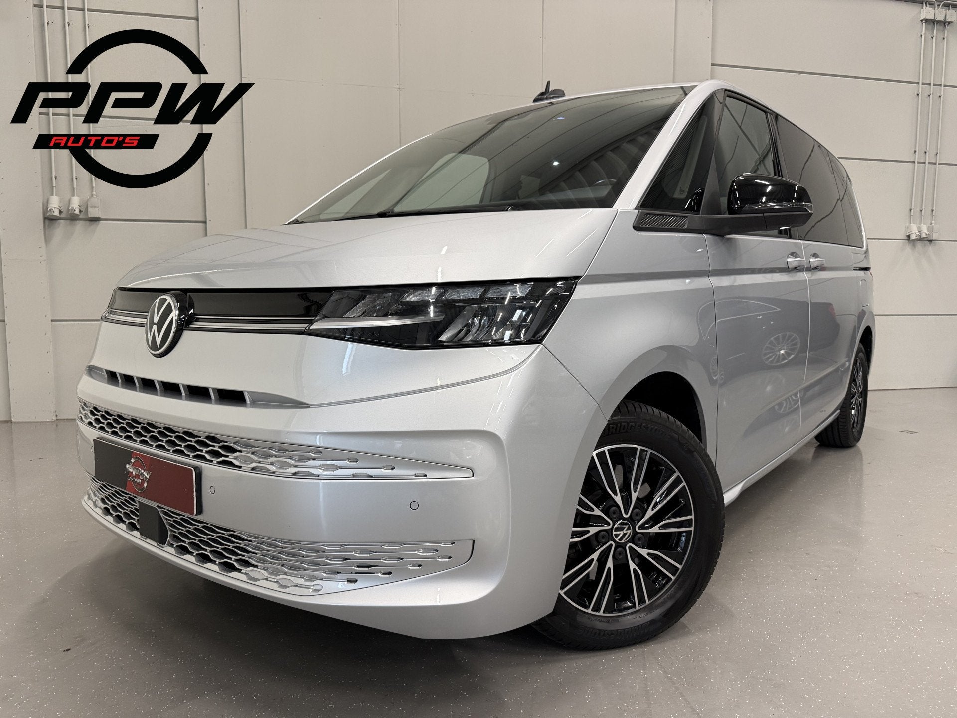 Volkswagen Multivan 1.4 eHybrid Life 7p. TREKHAAK/ACC/ELECTR, Stof, Gebruikt, Zwart, Met garantie (alle)