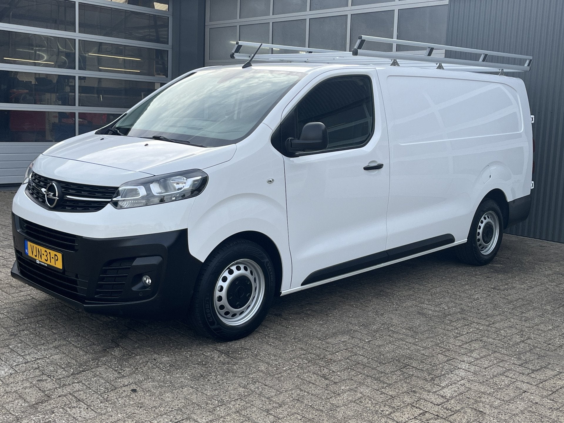 Opel Vivaro 1.5 CDTI L3H1 Edition Airco Cruise controle Kast, Voorwielaandrijving, Lichtsensor, Stof, Gebruikt