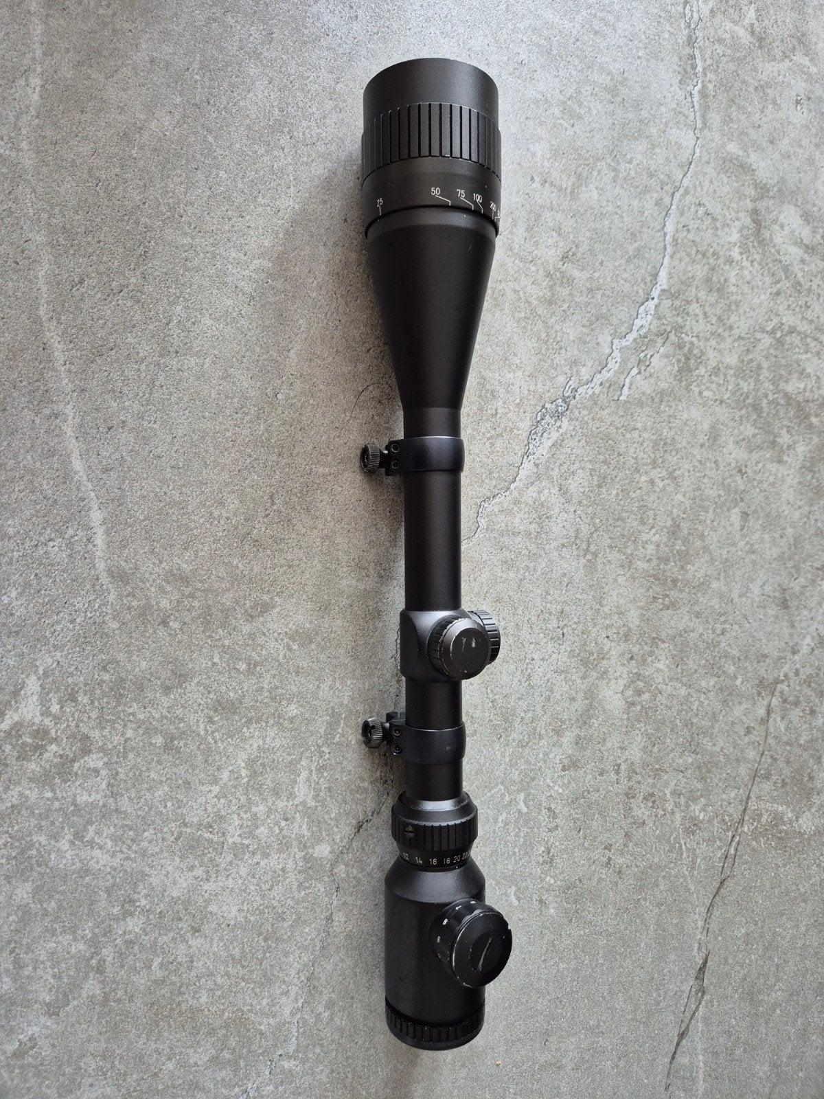 Geweer kijker 6-24x56 paralax instelling en verlicht kruis, Verzamelen, Ophalen of Verzenden, Landmacht, Nederland