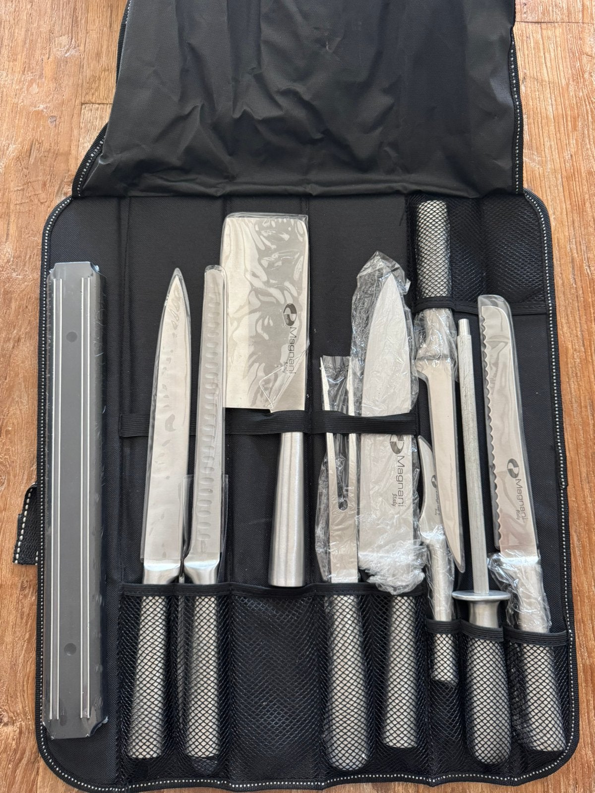 Magnani Italy - messenset, Bestekset, Ophalen of Verzenden, Zo goed als nieuw, Rvs of Chroom