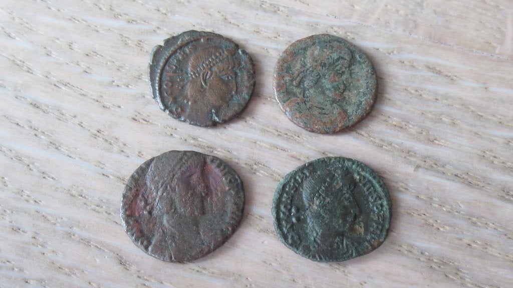 Romeinse bronzen munten 4 stuks 2/e - 4/e eeuw / vondst, Ophalen of Verzenden, Koningin Beatrix, Overige waardes, Setje