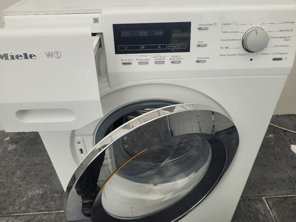 Hele Nette Miele Wasmachine 8 kilo 1600 toeren, Ophalen, 8 tot 10 kg, Energieklasse A of zuiniger, Voorlader