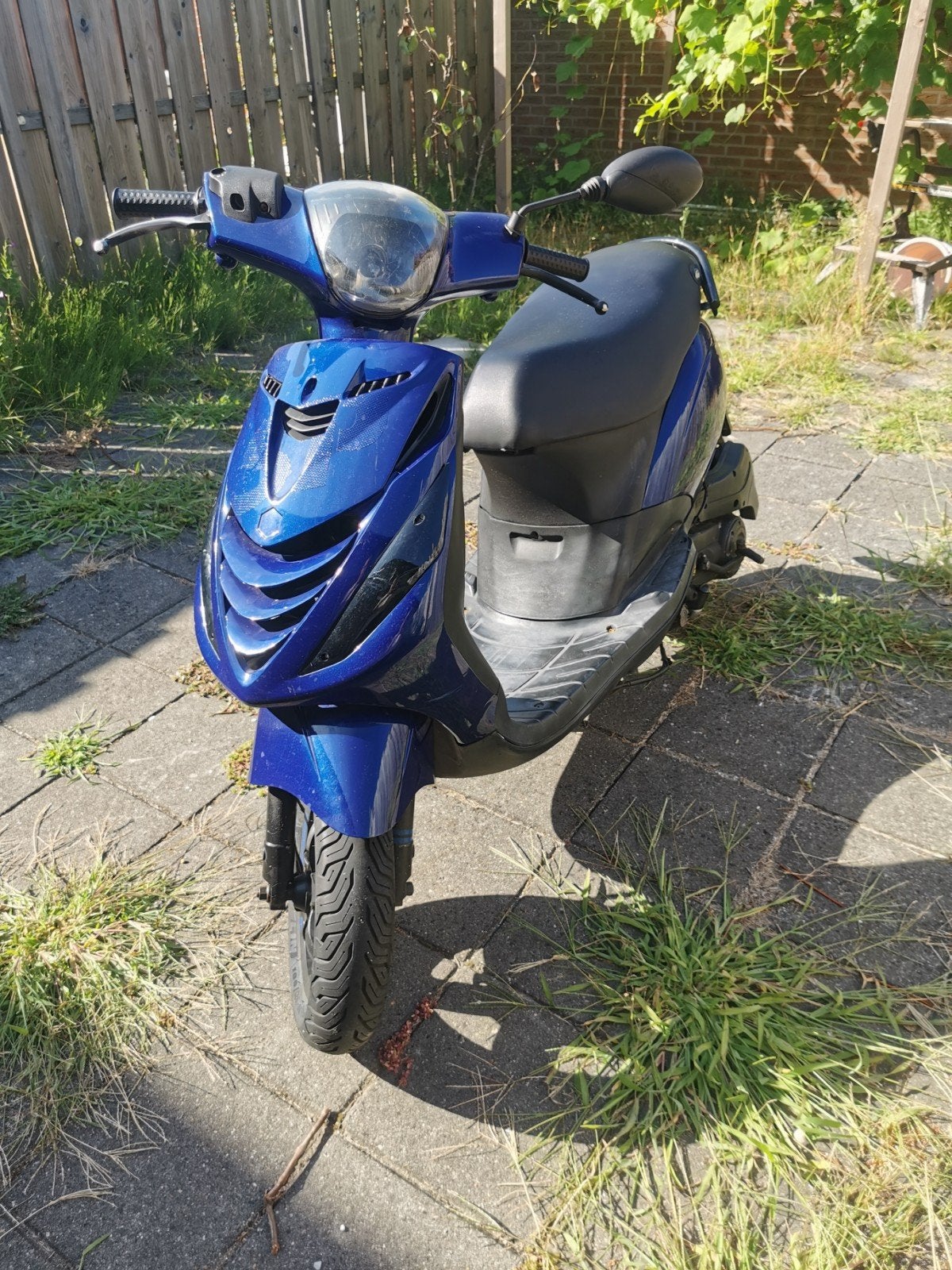 zip 2014
Topsnelheid 53 km/u
Nieuwe cilinderkop erin gezet
N, Ophalen of Verzenden, Benzine, Zip