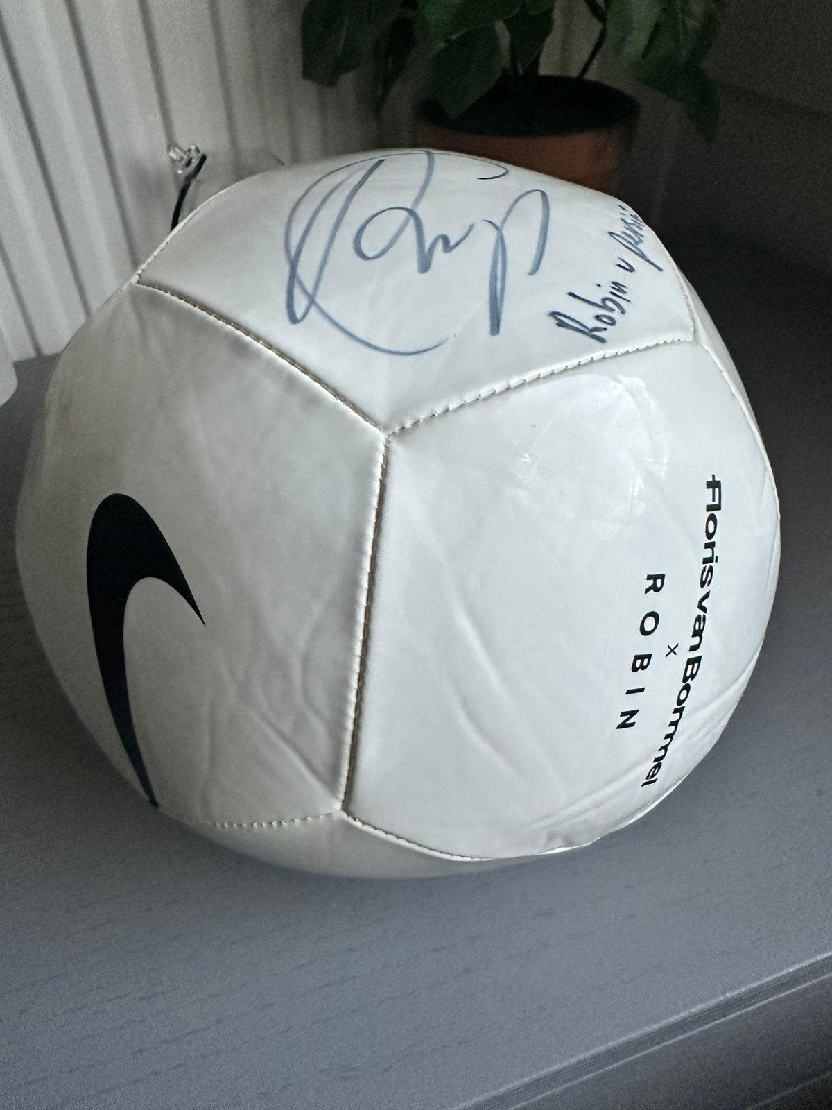 Nike bal van Bommel x Robin  special gesigneerd van Persie, Maat XL, Ophalen of Verzenden, Zo goed als nieuw, Bal