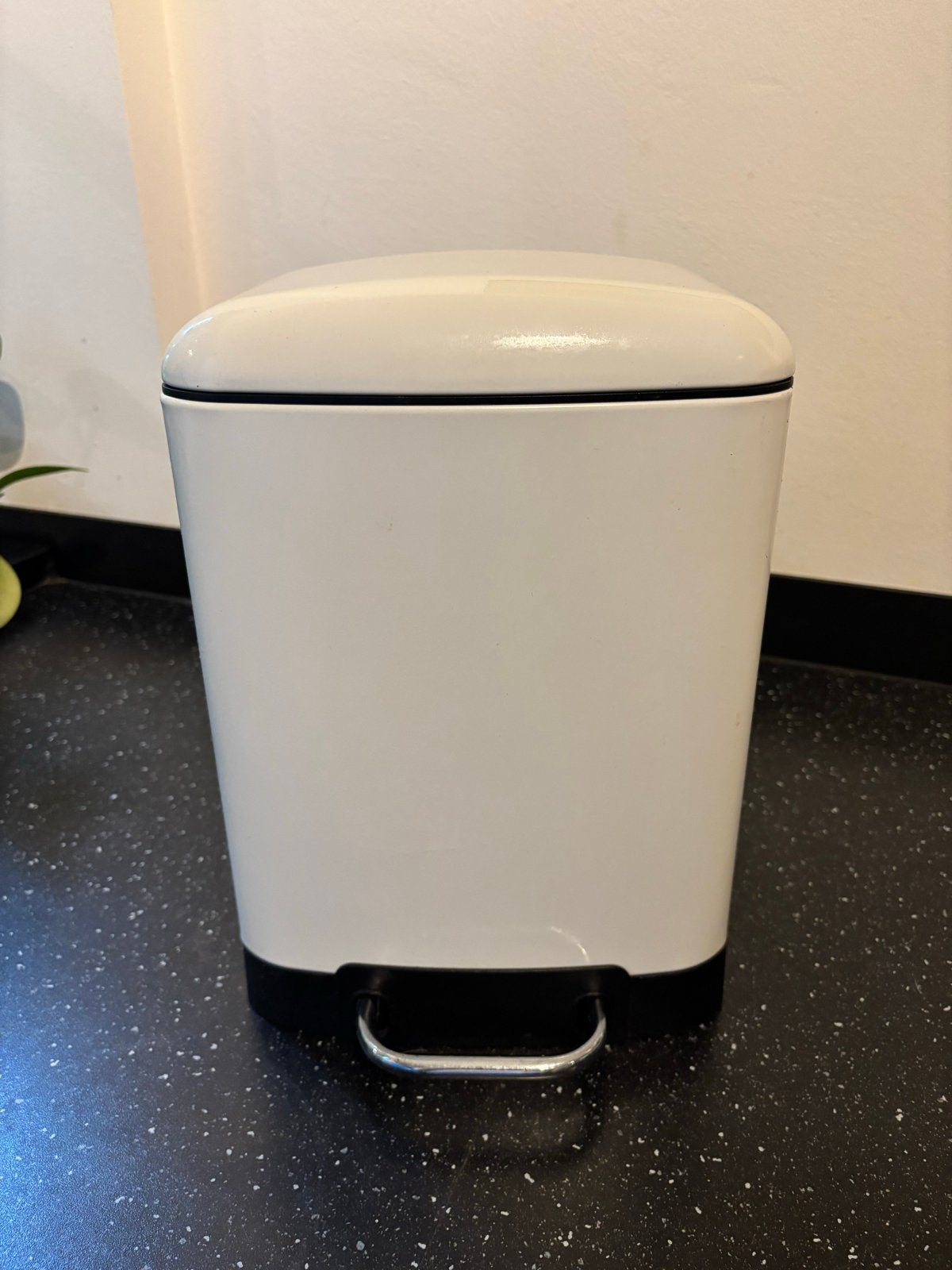 Crèmekleurige toilet vuilnisbak - Zeer goede staat, Met pedaal, Ophalen of Verzenden, Zo goed als nieuw, Minder dan 10 liter