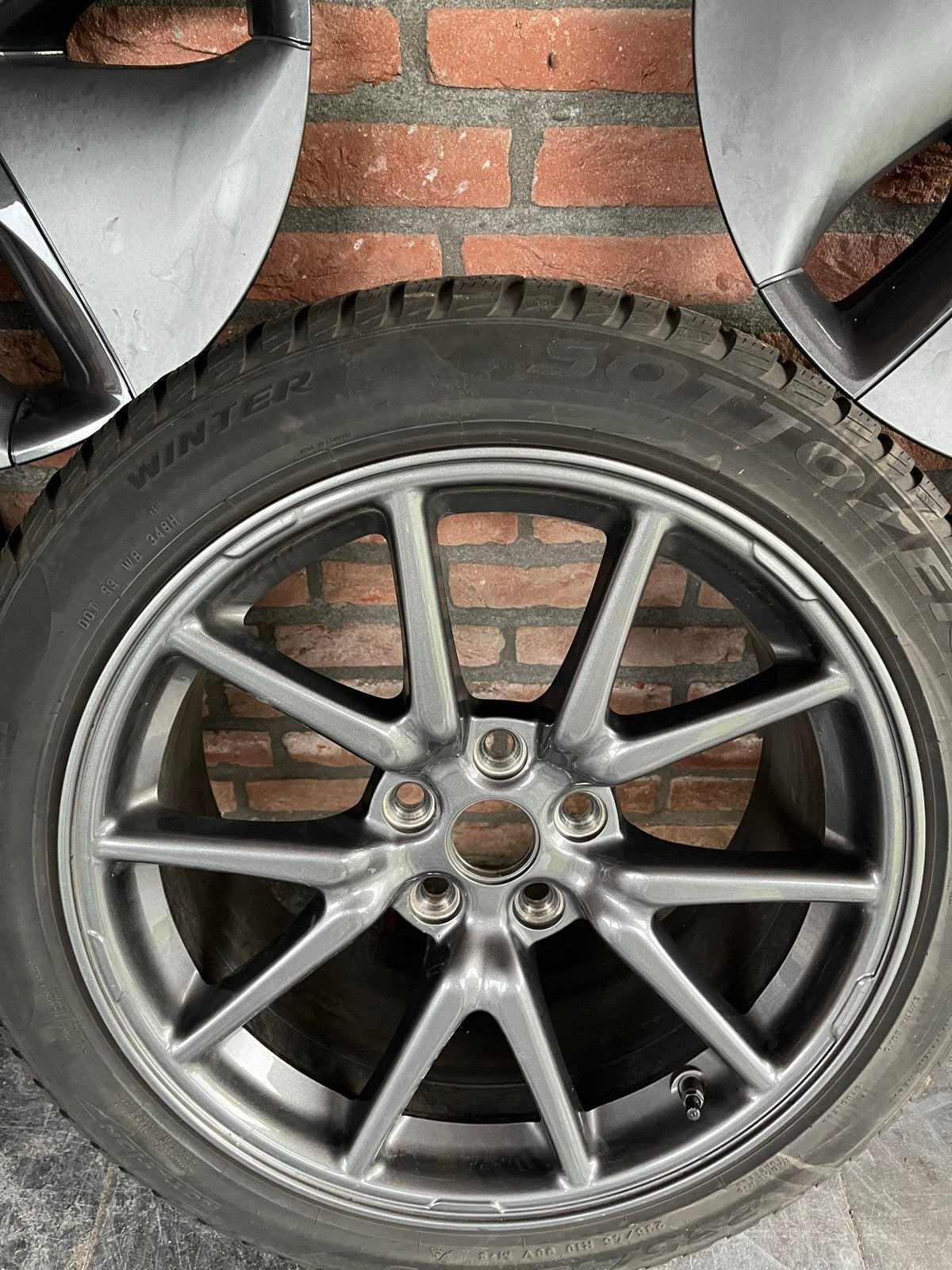 Foto 4 van Tesla Model 3 aero velgen 18 inch+winterbanden+wielkappen