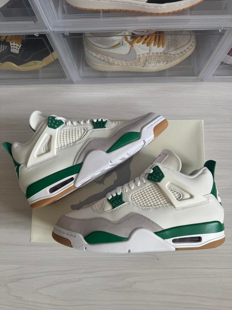 Nike Sb x Air Jordan 4 Retro SP ‘Pine Green’, Kleding | Heren, Schoenen, Wit, Nieuw, Ophalen of Verzenden, Sneakers of Gympen