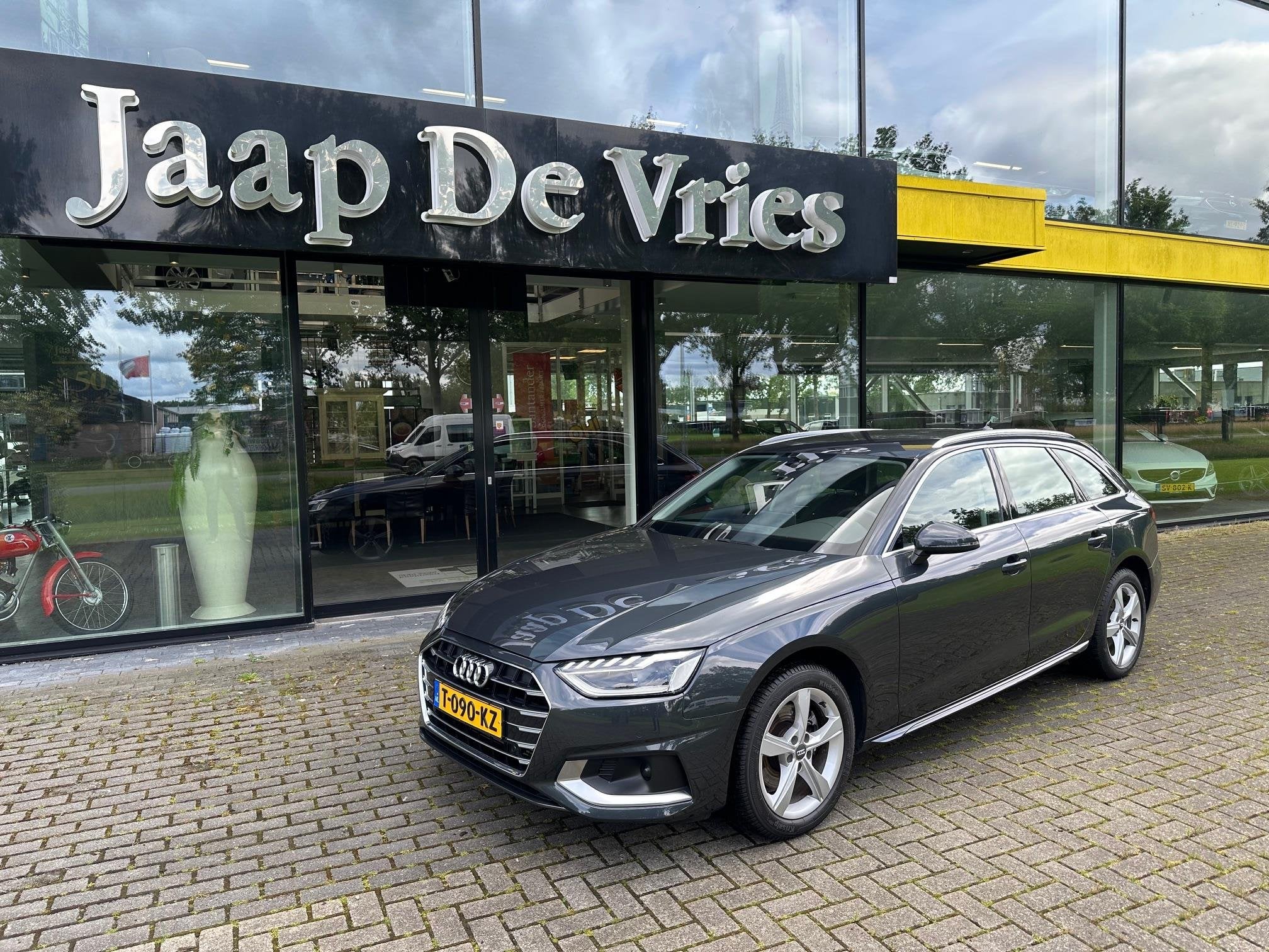 Audi A4 Avant 40 TFSI Launch edition Sport, Auto's, Stof, Gebruikt, 1984 cc, A4