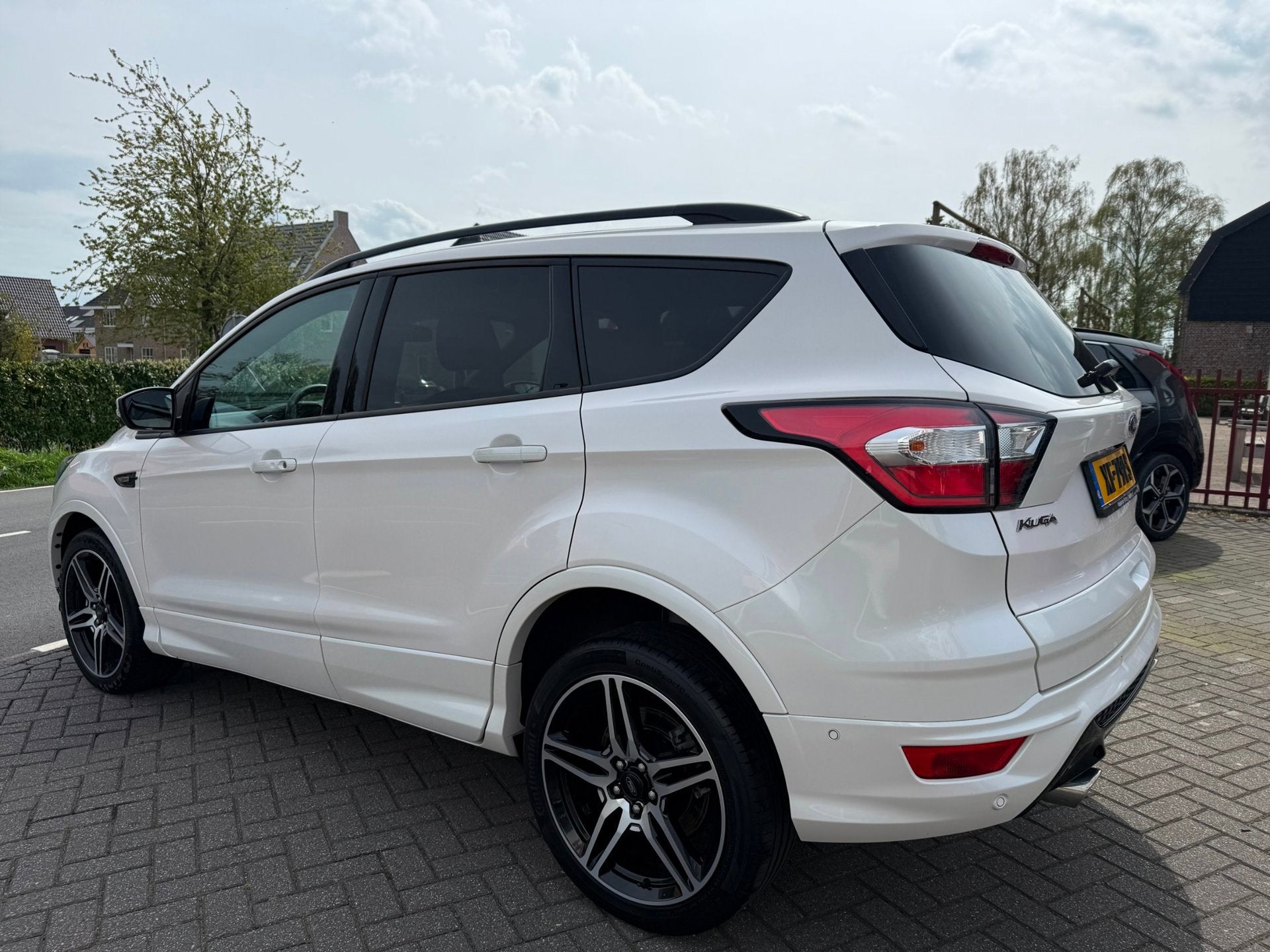 Ford Kuga 1.5 EcoBoost ST Line RIJKLAARPRIJS!, Auto's, Voorwielaandrijving, 12 maanden, 4 cilinders, Alcantara