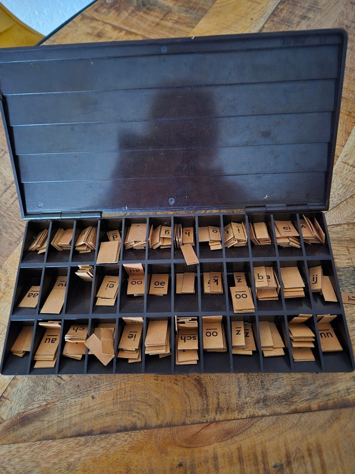 Vintage letterdoos met houten letters en klanken, Ophalen, Gebruikt