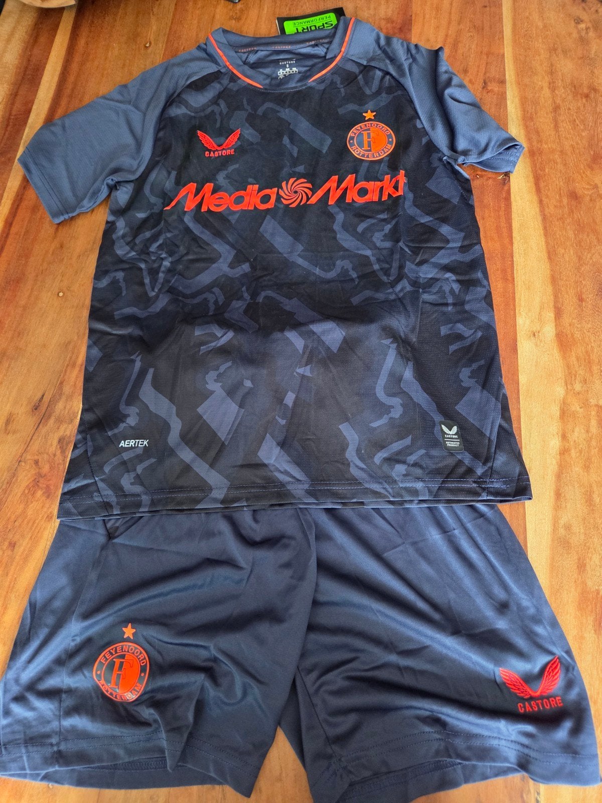 Feyenoord uit tenue 128/134 en 140/146, Kinderen en Baby's, Ophalen of Verzenden