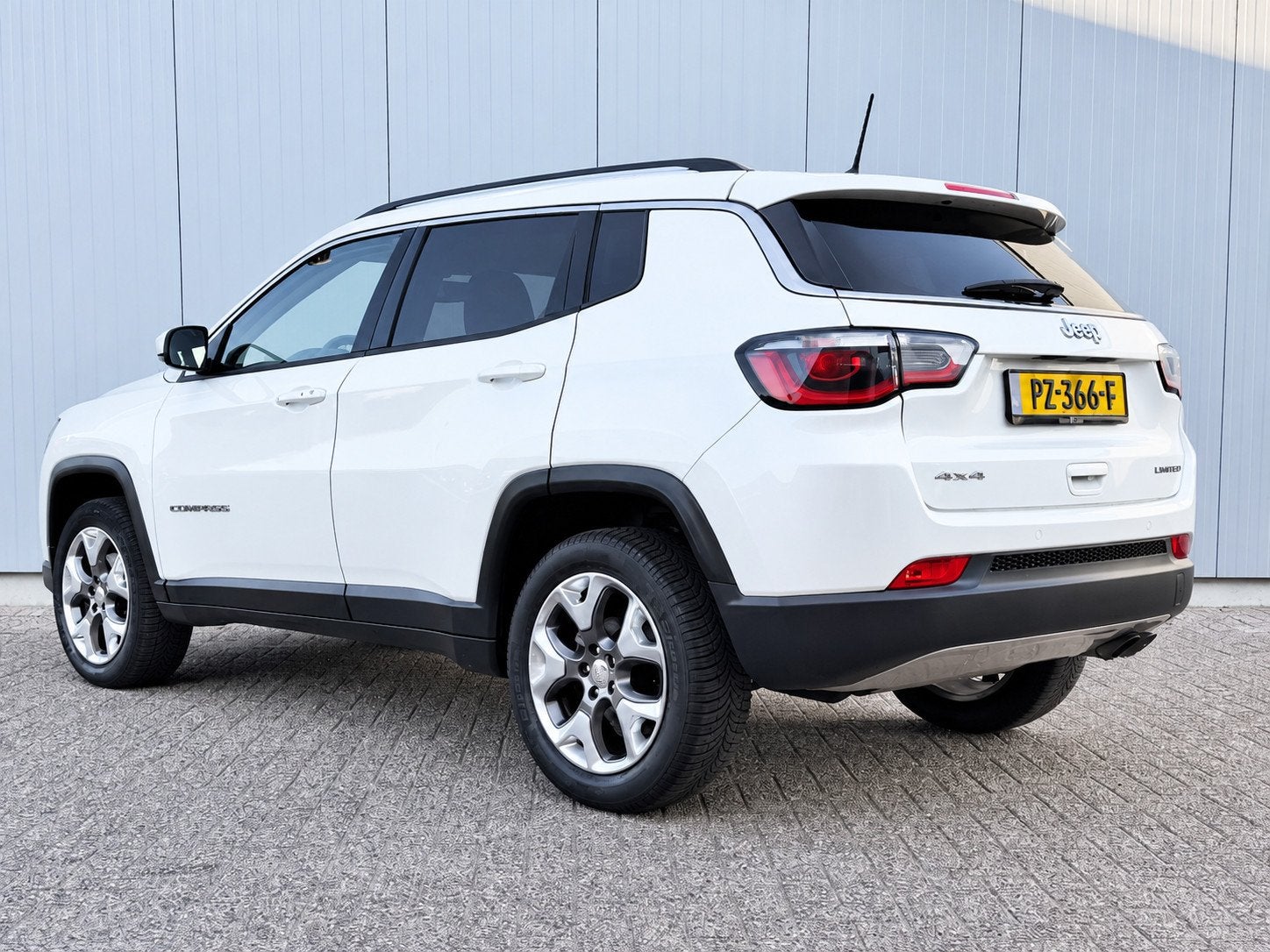 Jeep Compass 1.4 170pk 4x4 Opening Edition | Leder | Winter, Auto's, 450 kg, Gebruikt, Euro 6, Wit