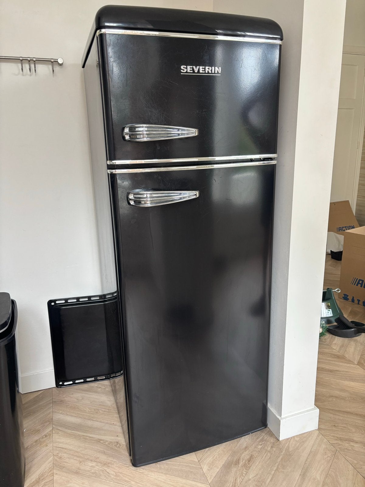 Severin Retro Koelkast met Vriezer - Zwart, 150 tot 200 liter, Gebruikt, Met aparte vriezer, Ophalen of Verzenden