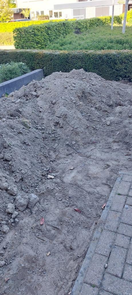 Gratis zwarte grond af te halen (ca. 4 aanhangers), Ophalen