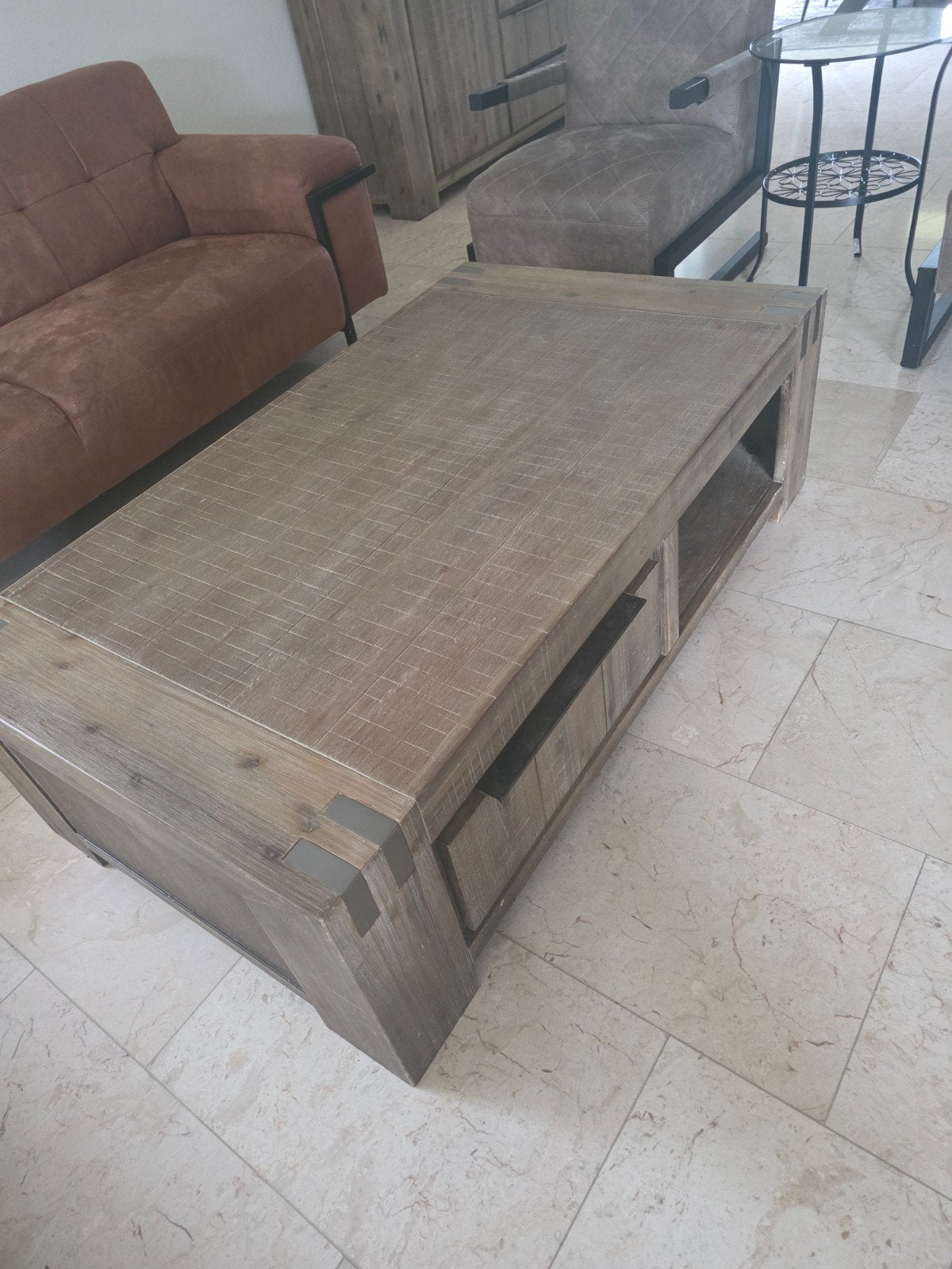 Robuuste houten salontafel met lades, Ophalen, Gebruikt, 100 tot 150 cm, 150 tot 200 cm