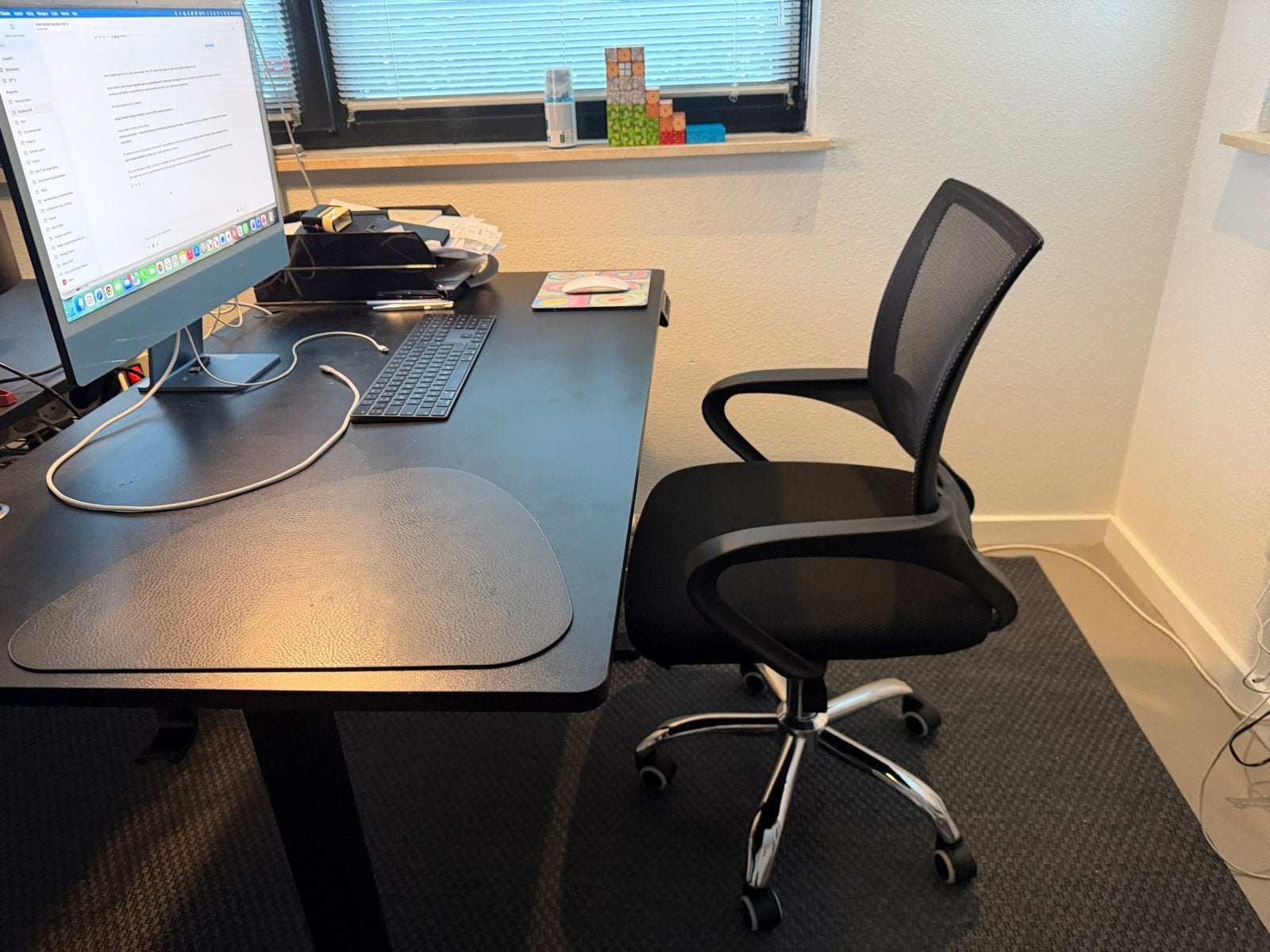 2 zo goed als nieuwe bureaustoelen - half jaar oud, Ophalen of Verzenden, Zo goed als nieuw, Zwart, Bureaustoel