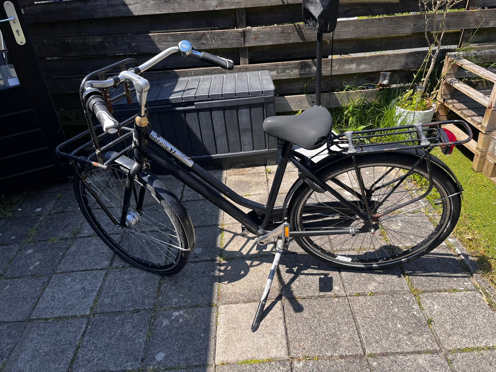 Omafiets, voorband moet vervangen, Ophalen, Zo goed als nieuw