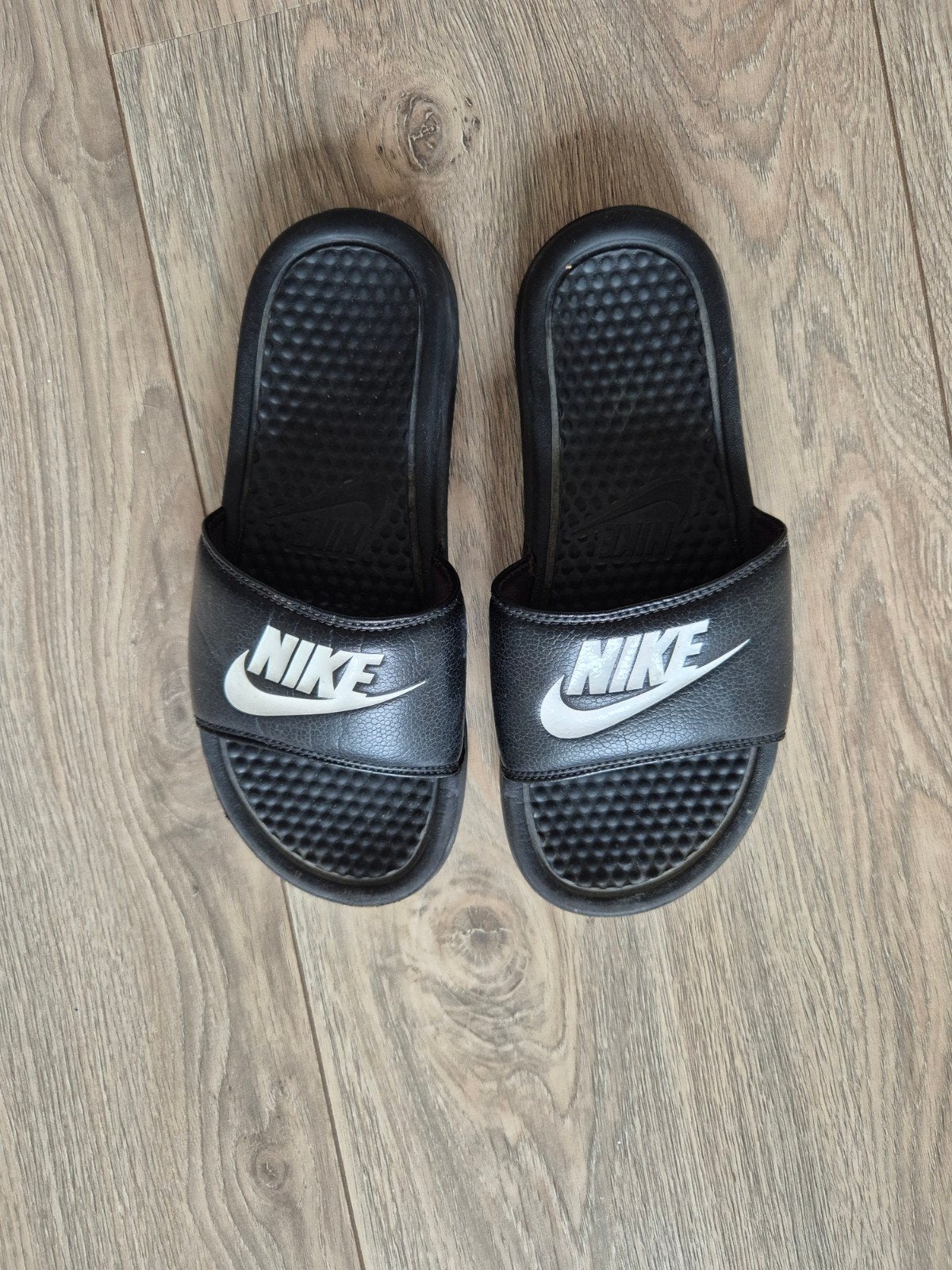 Nike badslippers 37,5 en maat 40, Ophalen, Overige maten, Zwart