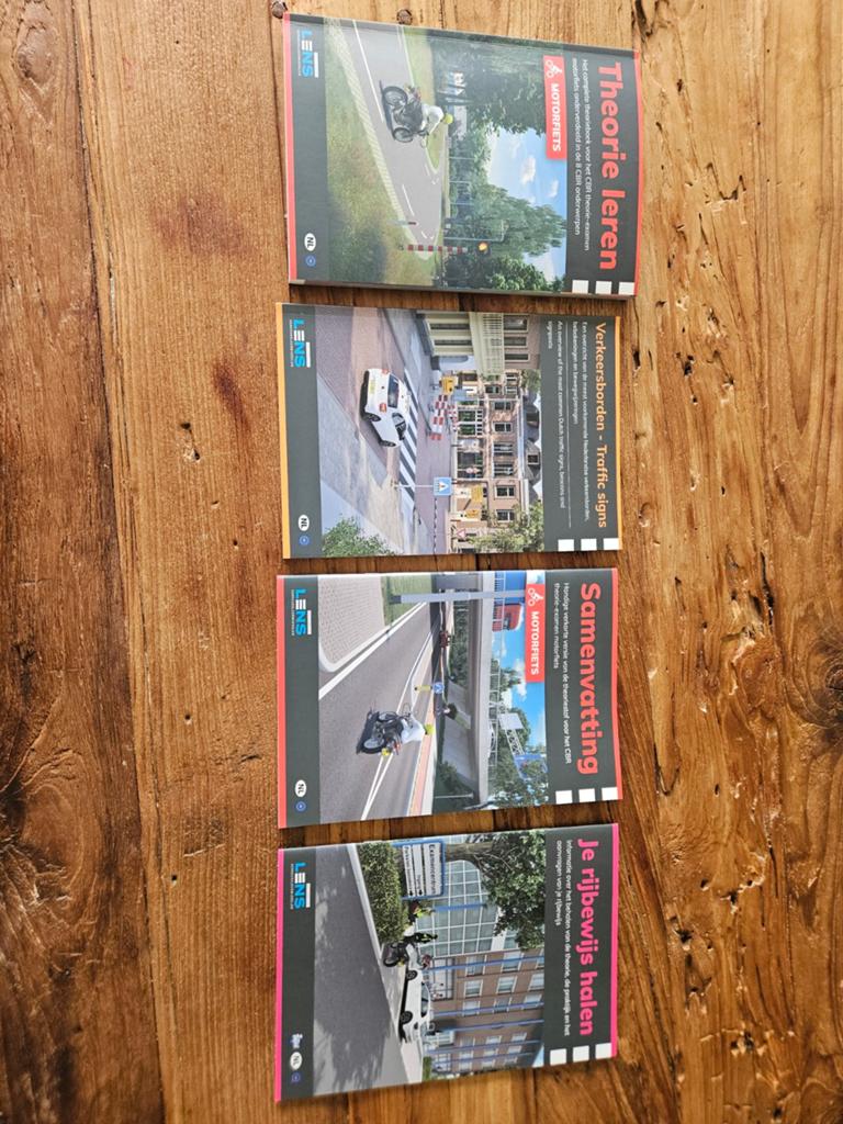 2026 Motor Theorie boeken Set - CBR Examenvoorbereiding, Boeken, Ophalen of Verzenden, Zo goed als nieuw, Overige niveaus, Lens Verkeersleermiddelen