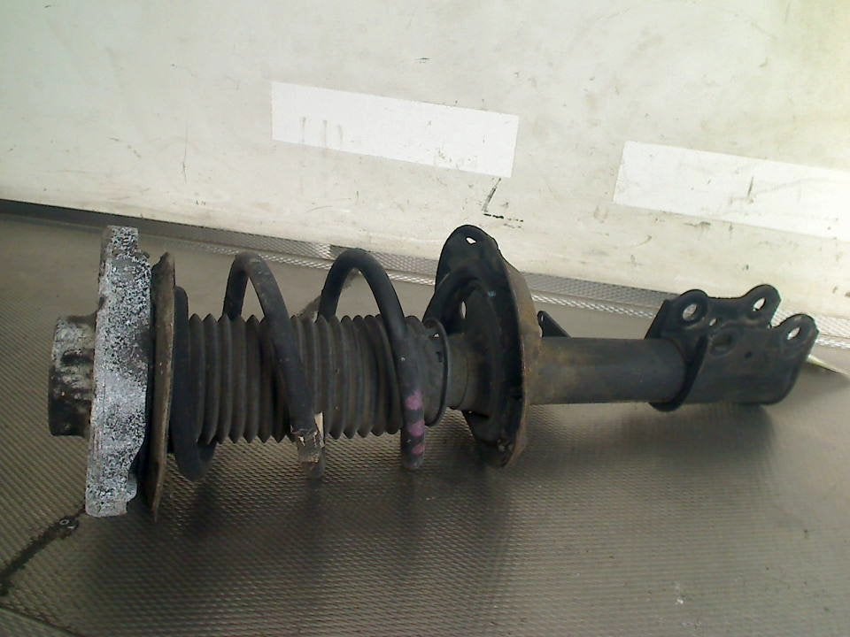 Veerpoot Rechts Voor Mercedes-Benz CLA (117.3) 2013, Gebruikt, Mercedes-Benz AG, Mercedes-Benz, Mercedesstraße 120, Stuttgart 70372, , Duitsland