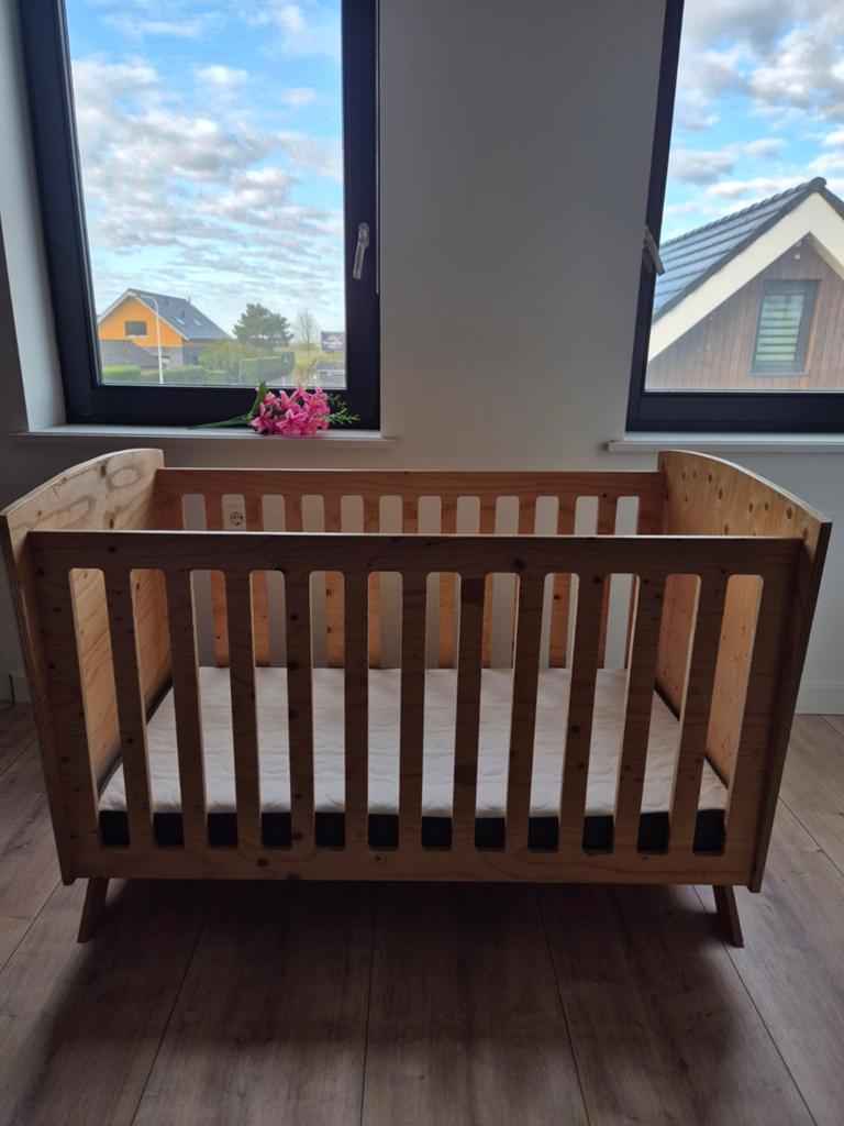 Houten Ledikant met Matras - Zo goed als nieuw, Kinderen en Baby's, Ophalen of Verzenden, Zo goed als nieuw, Ledikant