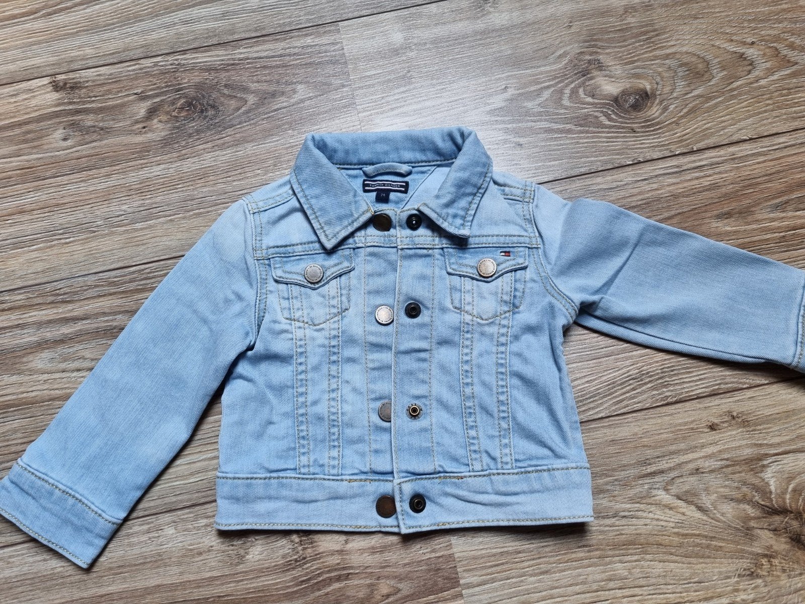 Tommy Hilfiger baby spijkerjasje maat 74, Kinderen en Baby's, Nieuw, Ophalen of Verzenden, Tommy Hilfiger, Jasje
