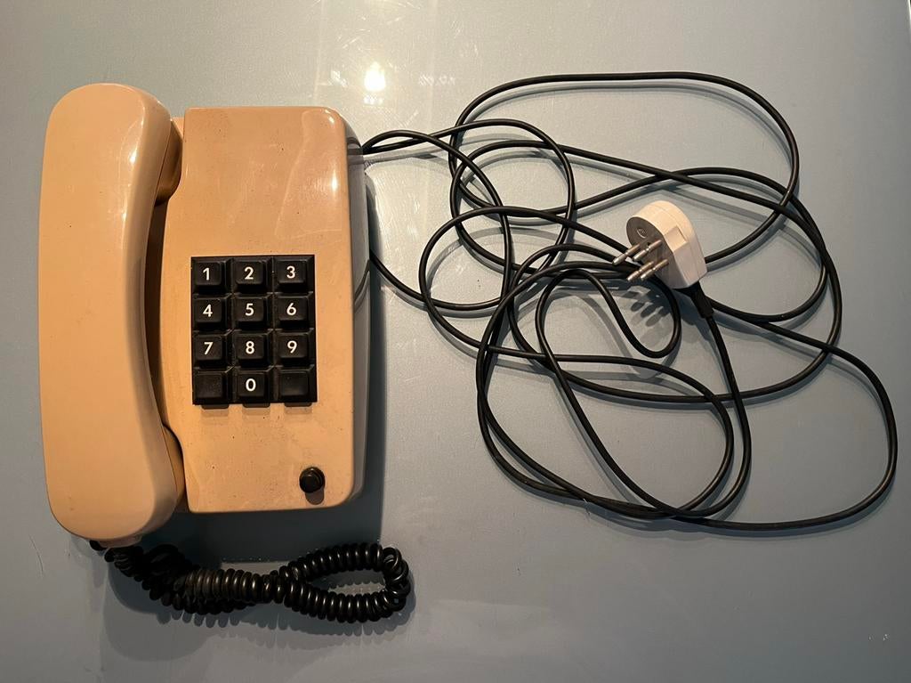 Telefoon uit jaren 80 beige met zwarte toetsen, Telecommunicatie, Ophalen of Verzenden, Zo goed als nieuw