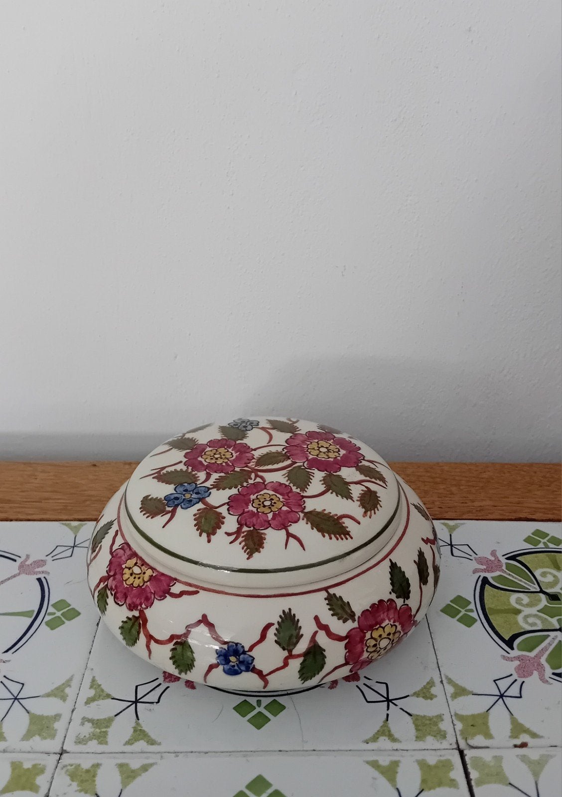 Vintage bloemendoosje met deksel - Handgeschilderd, Ophalen of Verzenden