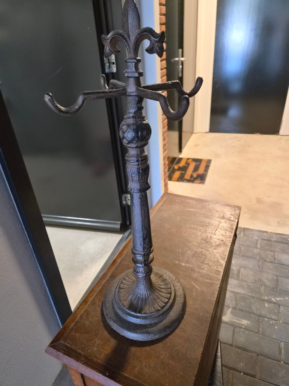 Decoratieve gietijzeren kranshouder met Franse Lelie, Ophalen of Verzenden