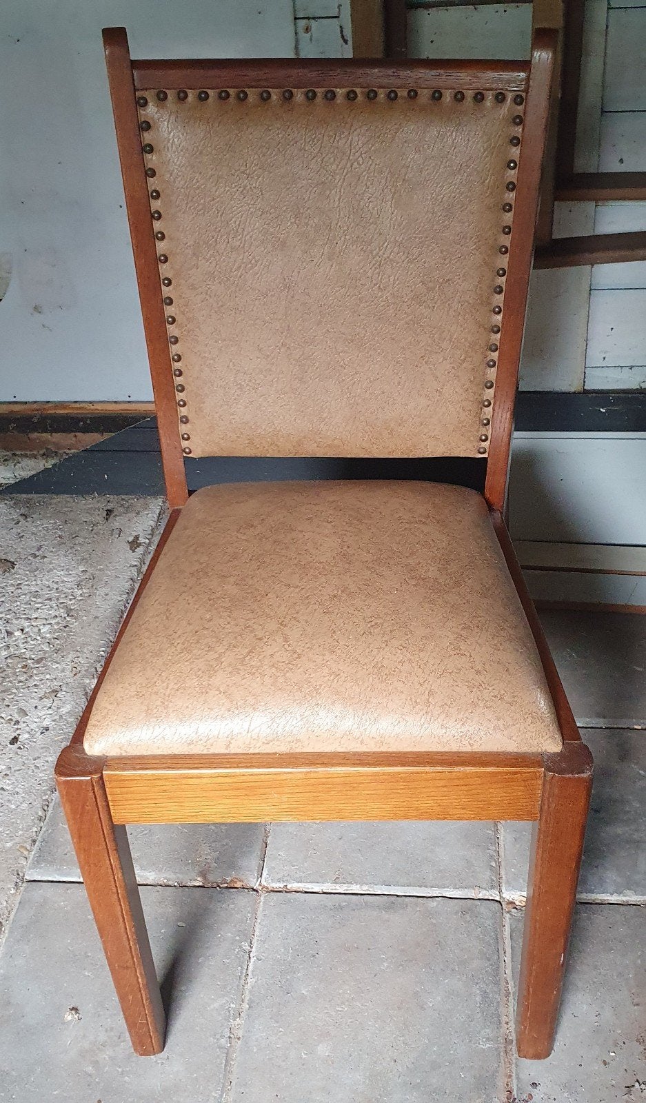 5 Stevige stoelen uit grootmoeders tijd, Ophalen