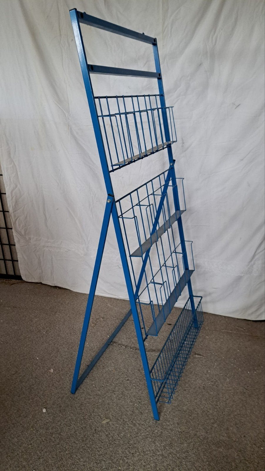 Blauw staand folderrek kaartenrek - Afm. 150x65 cm., Ophalen, Gebruikt