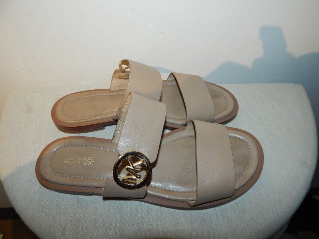 Michael Kors leren slippers sandalen gouden hardware logo, Michael Kors, Verzenden, Beige, Sandalen of Muiltjes