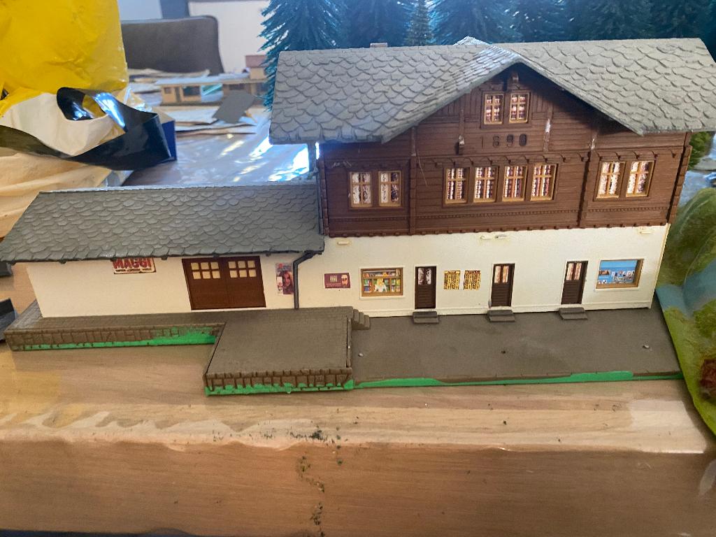 HO spoor hotel, Hobby en Vrije tijd, Gelijkstroom of Wisselstroom, Brug, Tunnel of Gebouw, Zo goed als nieuw, Analoog