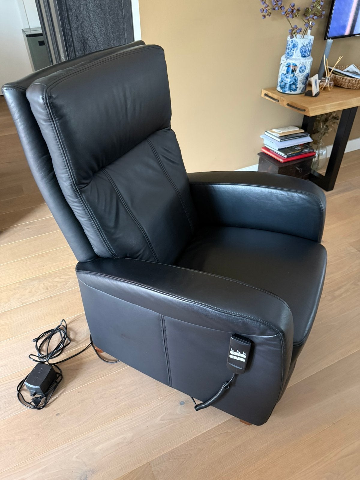 Luxe sta-op stoel zwart, echt leer in NIEUWSTAAT, Ophalen, Zo goed als nieuw, 75 tot 100 cm, 50 tot 75 cm