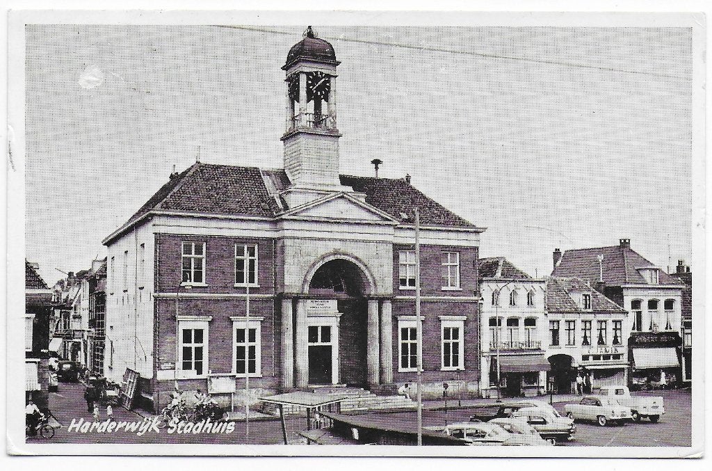 Stadhuis Harderwijk oude gelopen ansichtkaart ( B7199 ), Ophalen of Verzenden, 1980 tot heden, Gelopen