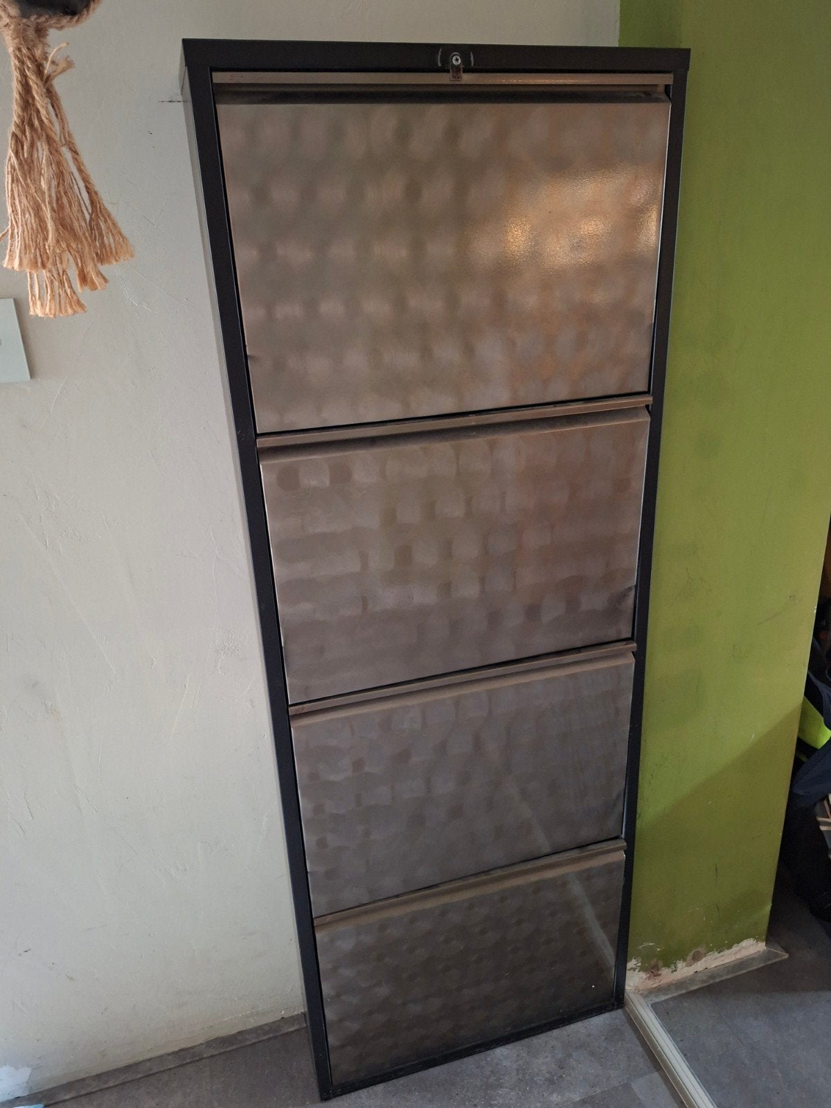Metalen schoenenkast met 4 vakken - matzwart/RVS, Huis en Inrichting, Kasten | Schoenenkasten, Ophalen, Gebruikt, Modern, Industrieel