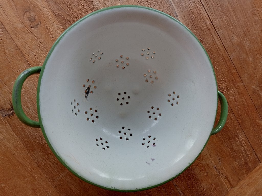 Emaille vergiet groen/wit met gouden bies, Antiek en Kunst, Antiek | Emaille, Ophalen of Verzenden