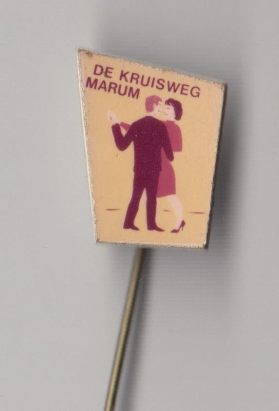 Marum De Kruisweg Dans Dansschool speldje, Verzamelen, Gebruikt, Niet vindbaar, Niet vindbaar, Speldje of Pin