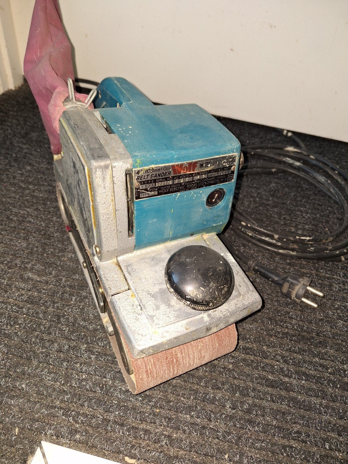 Wolf / Makita bandschuurmachine 1040 Watt., Doe-het-zelf en Verbouw, Ophalen of Verzenden, Gebruikt, 600 tot 1200 watt, Bandschuurmachine