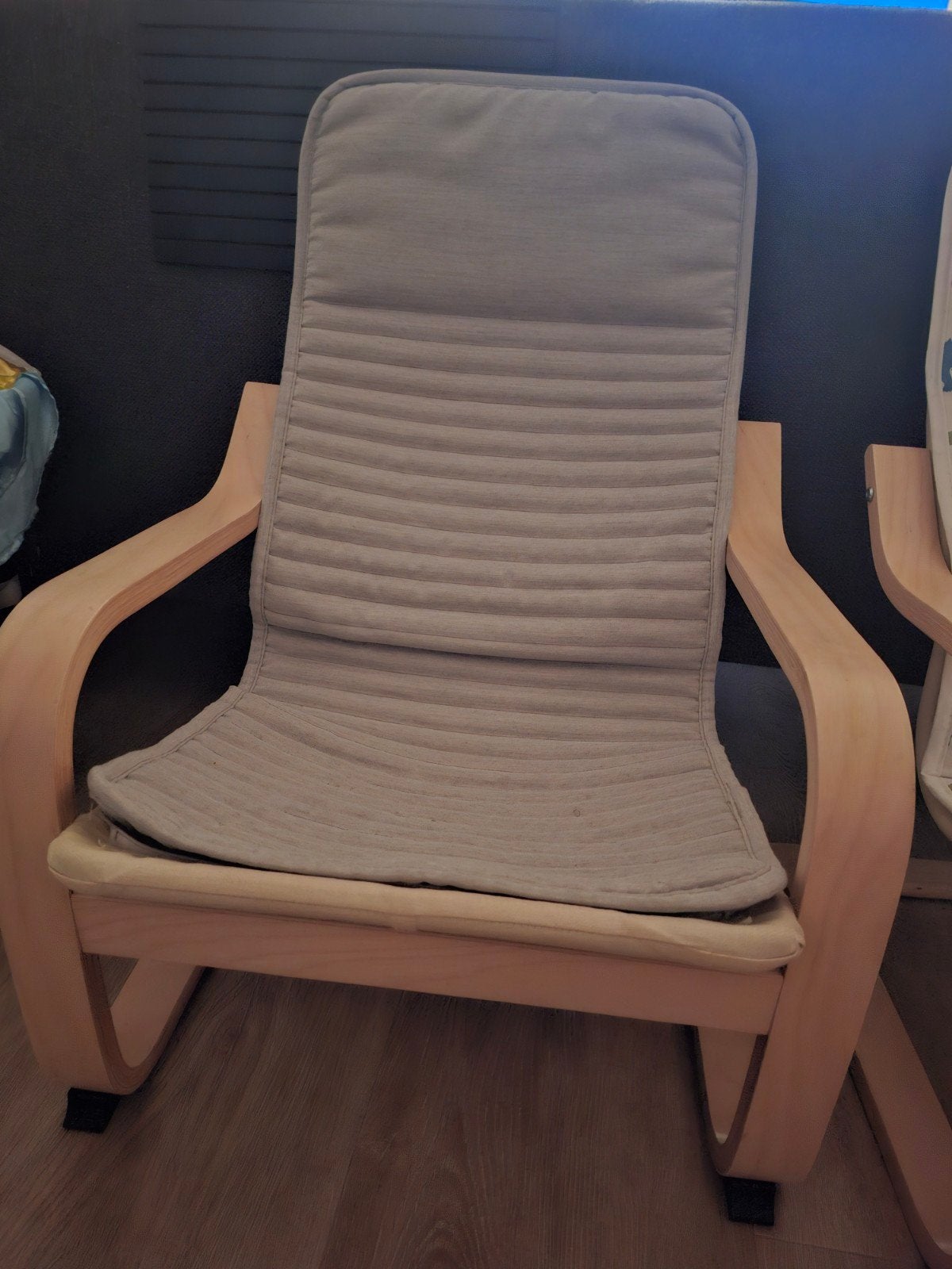 te koop: 2 kinderstoelen van Ikea (grijs en dino's), Ophalen, Zo goed als nieuw, Overige typen
