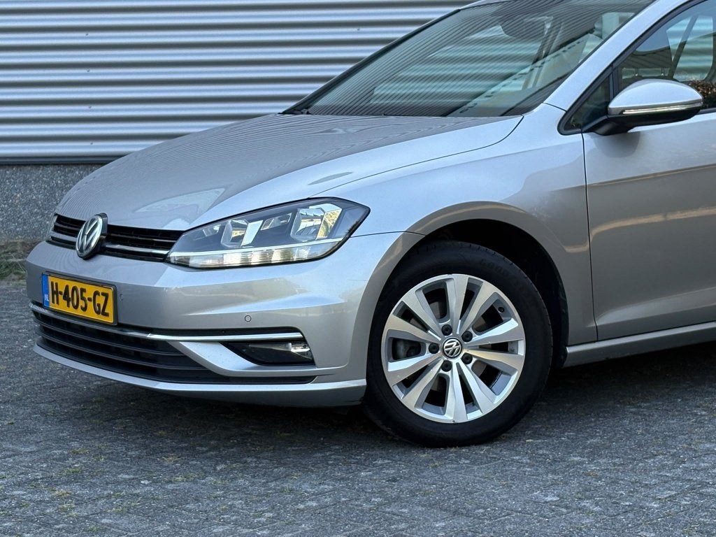 Foto 3 van Volkswagen Golf 1.0 TSI HighLine DAB Stoelvw PDC ACC Massage