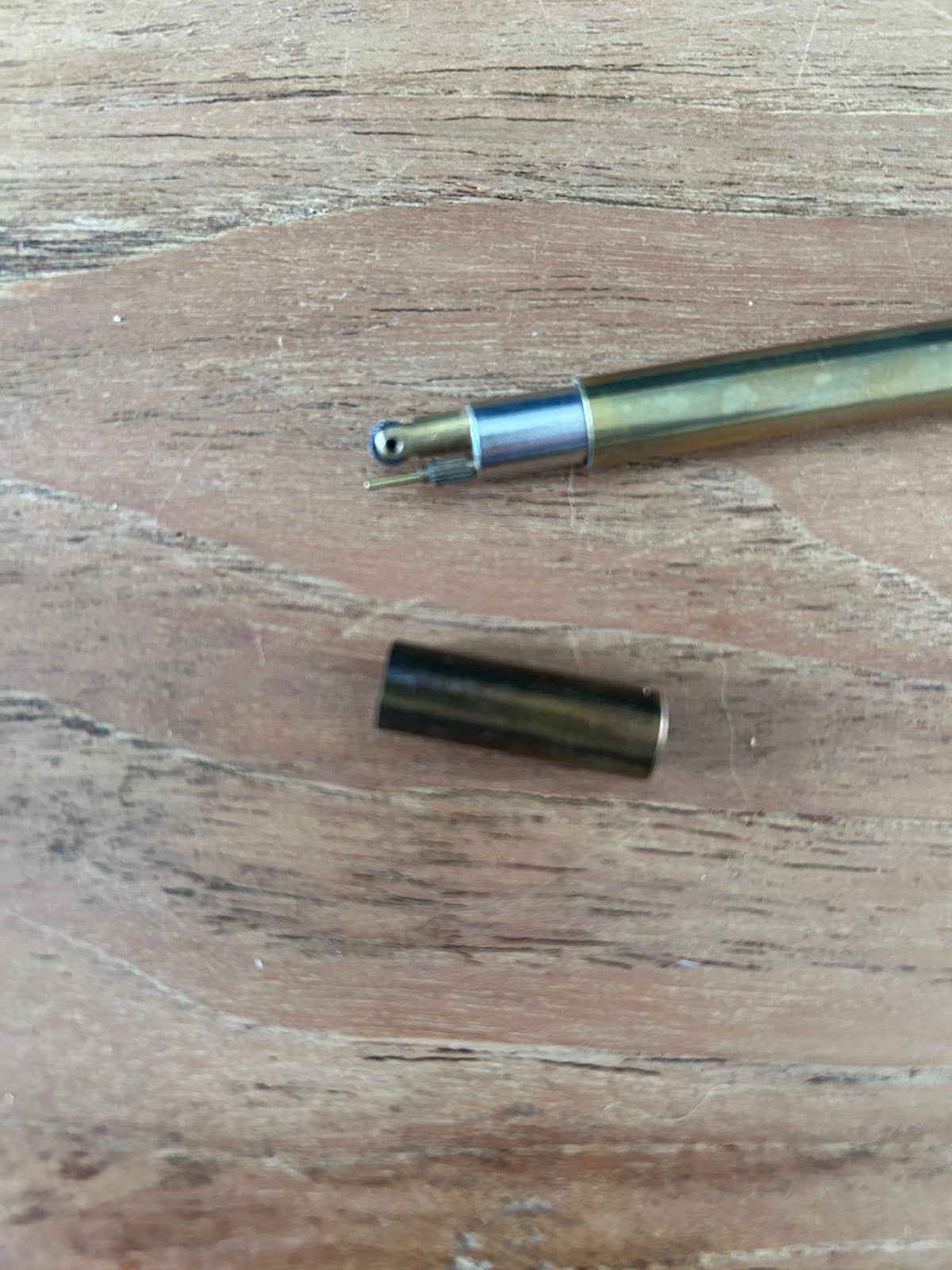 Antieke lange aansteker in fluwelen hoes, Verzamelen, Rookartikelen, Aanstekers en Luciferdoosjes, Ophalen of Verzenden, Gebruikt