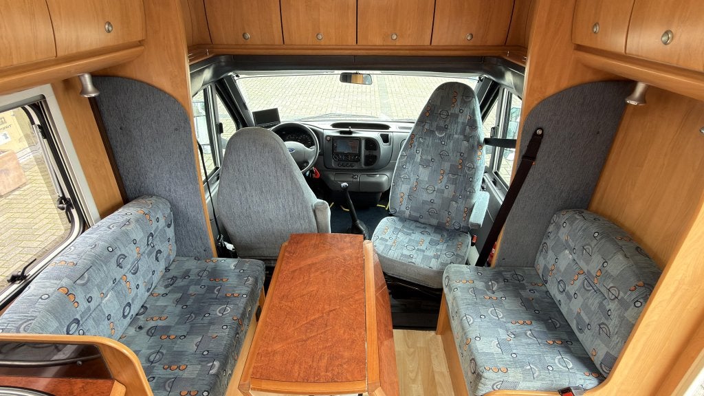 Strak, Compleet met 2x AC, TOPindeling De Hobby T 600FC 2006, Watertank (Schoon), Elektrische ramen, ABS, Ringverwarming