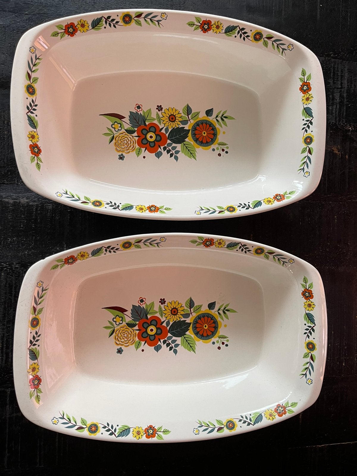 Twee Villeroy & Boch ovenschalen met bloemmotief, Gebruikt, Keramiek, Ophalen of Verzenden, Schaal of Schalen