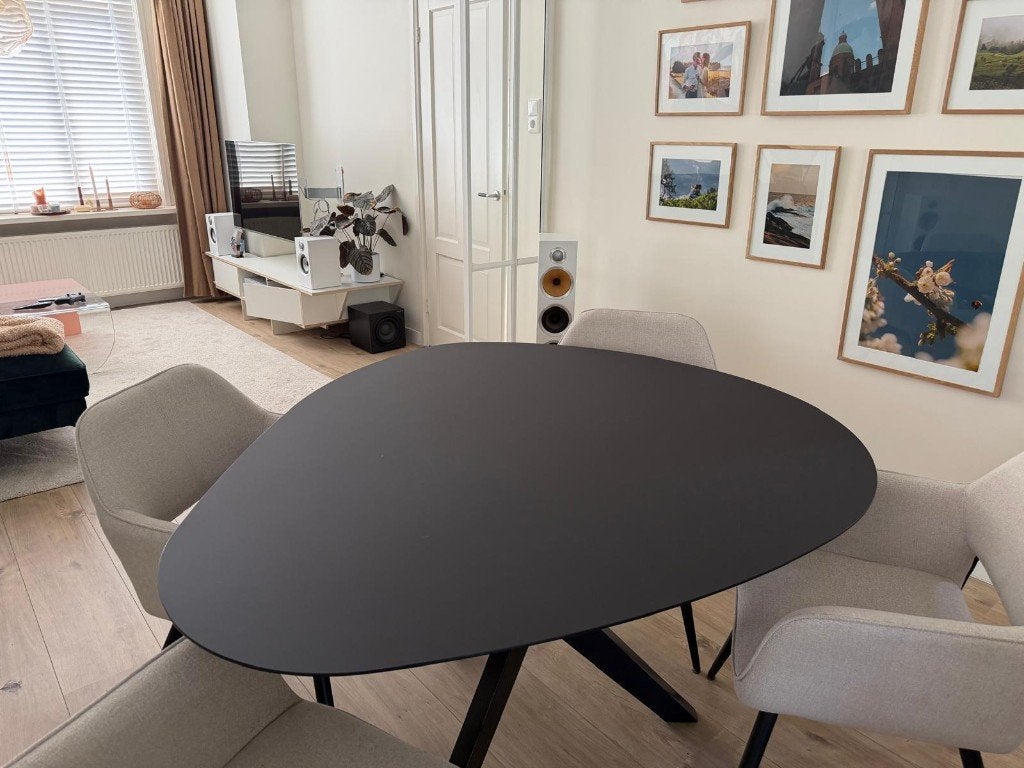 Organische vorm zwarte HPL eettafel 160cm, Huis en Inrichting, Tafels | Eettafels, Zo goed als nieuw, 150 tot 200 cm, 150 tot 200 cm