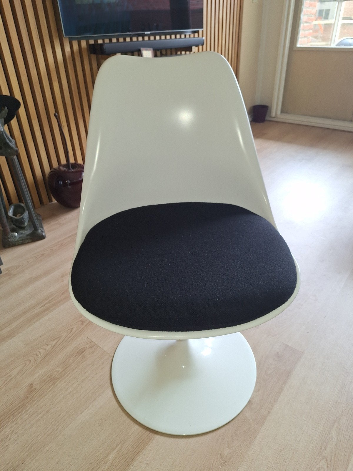 KnollStudio Tulip Stoel - Eero Saarinen Design 1956, Huis en Inrichting, Stoelen, Stof, Gebruikt, Wit, Ophalen of Verzenden