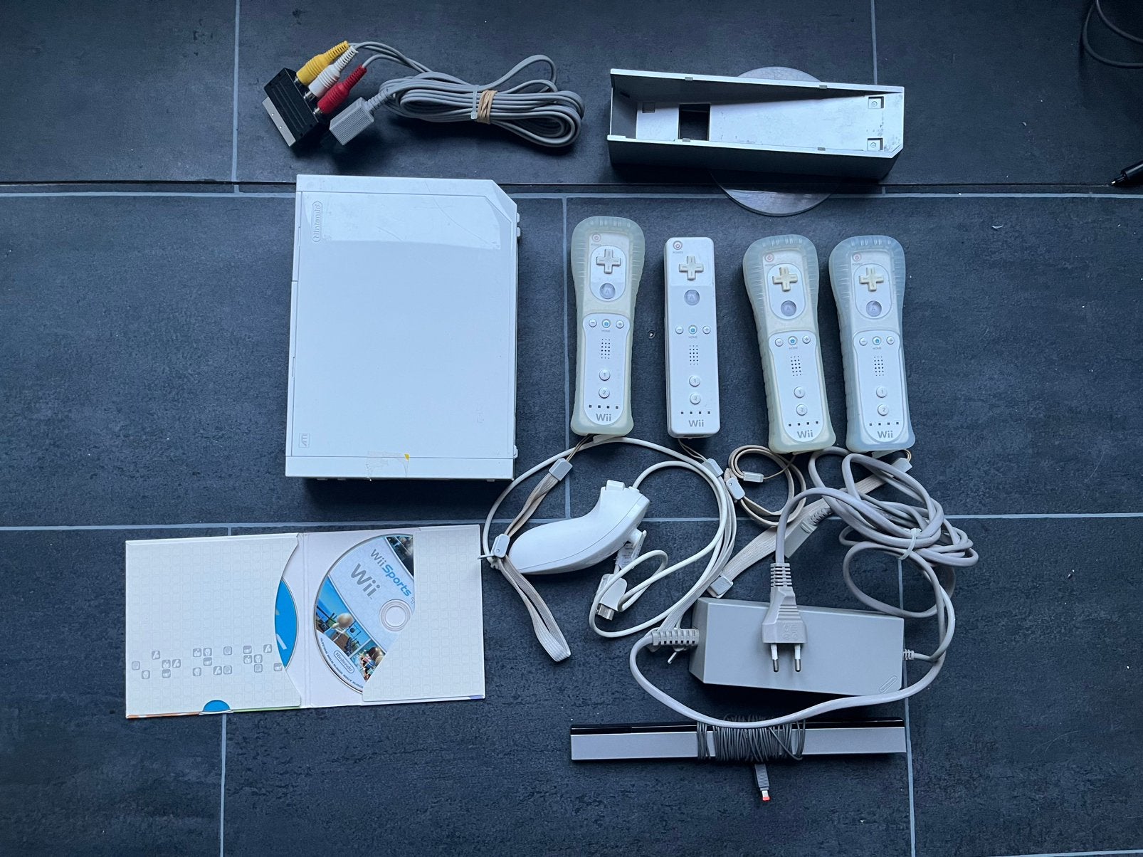 Nintendo Wii wit - compleet, Spelcomputers en Games, Ophalen of Verzenden, Gebruikt, Met 3 controllers of meer, Met games
