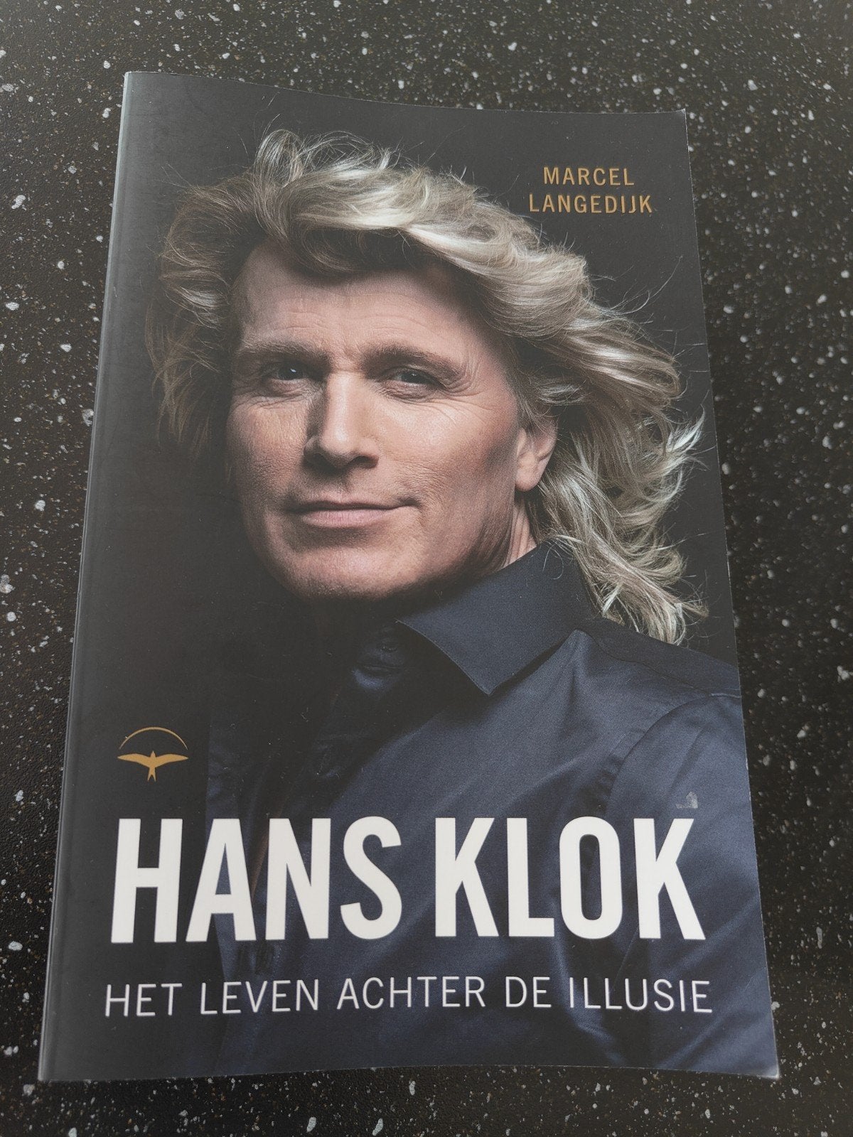 Hans Klok: Het leven achter de illusie - Gesigneerd, Boeken, Biografieën, Ophalen of Verzenden, Zo goed als nieuw, Marcel Langedijk