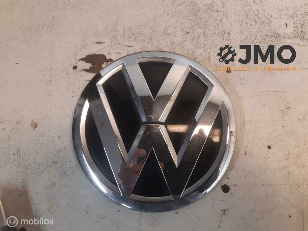 Embleem achter VW Touran 2010-2015  5TA853630A, Gebruikt, Volkswagen, Ophalen of Verzenden, Volkswagen